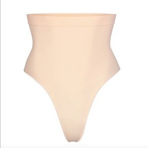 SKIMS Sculpting Mid Waist Thong - Sand L/XL